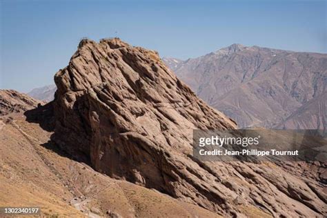 La llegada de Hasan Sabbah a Alamut; una fortaleza inexpugnable en las montañas del norte de Irán, la sede del poder Nizari Ismailí.